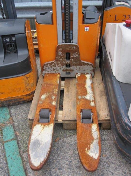 Gepflegte Flurförderfahrzeuge-4